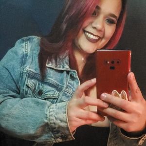 Meet your Posher, Esmeralda